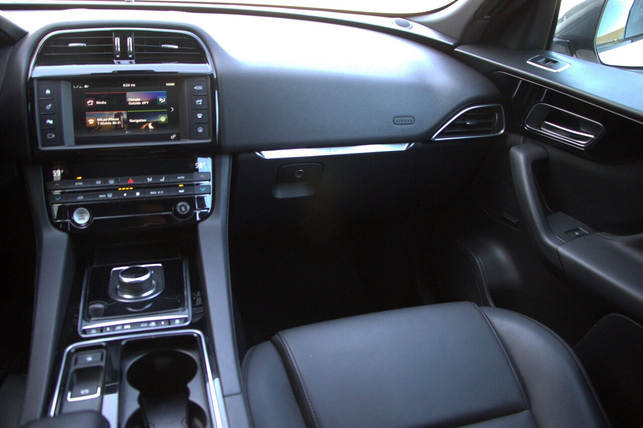 Used 2018 Jaguar F-PACE Premium image 34