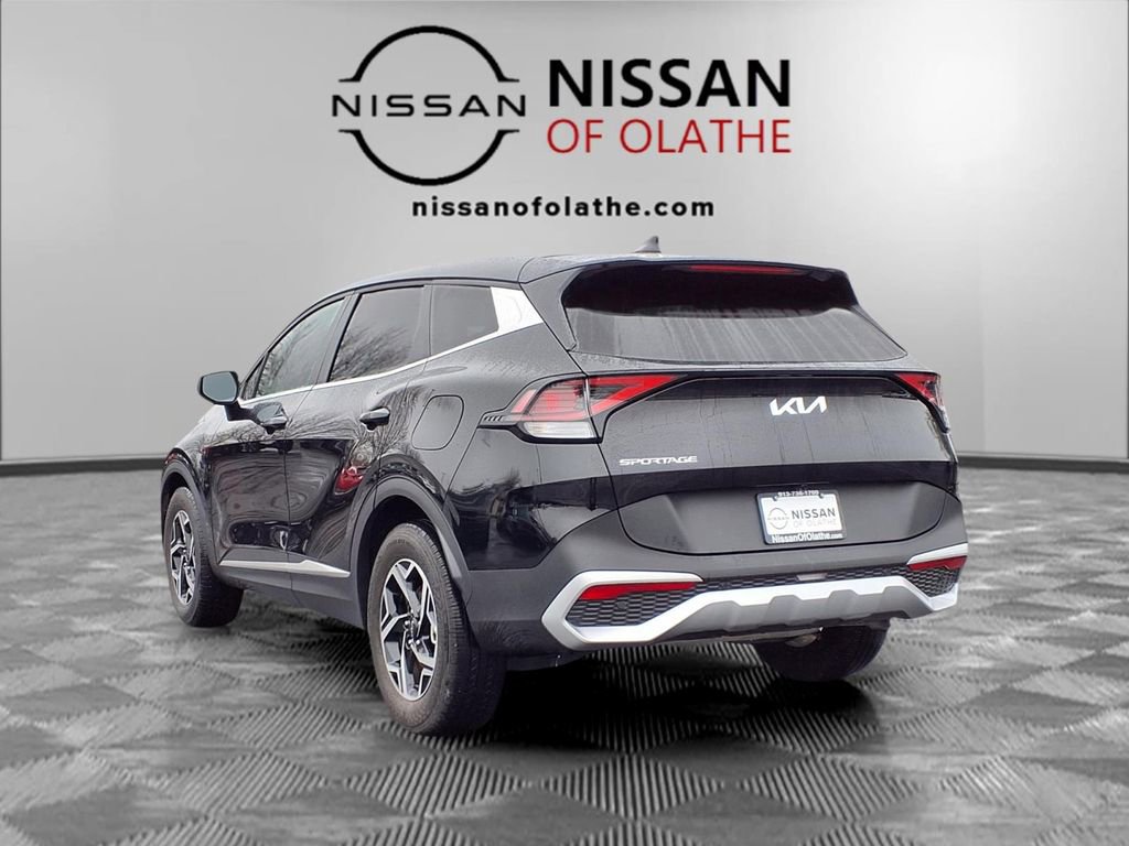 Used 2025 Kia Sportage LX image 3