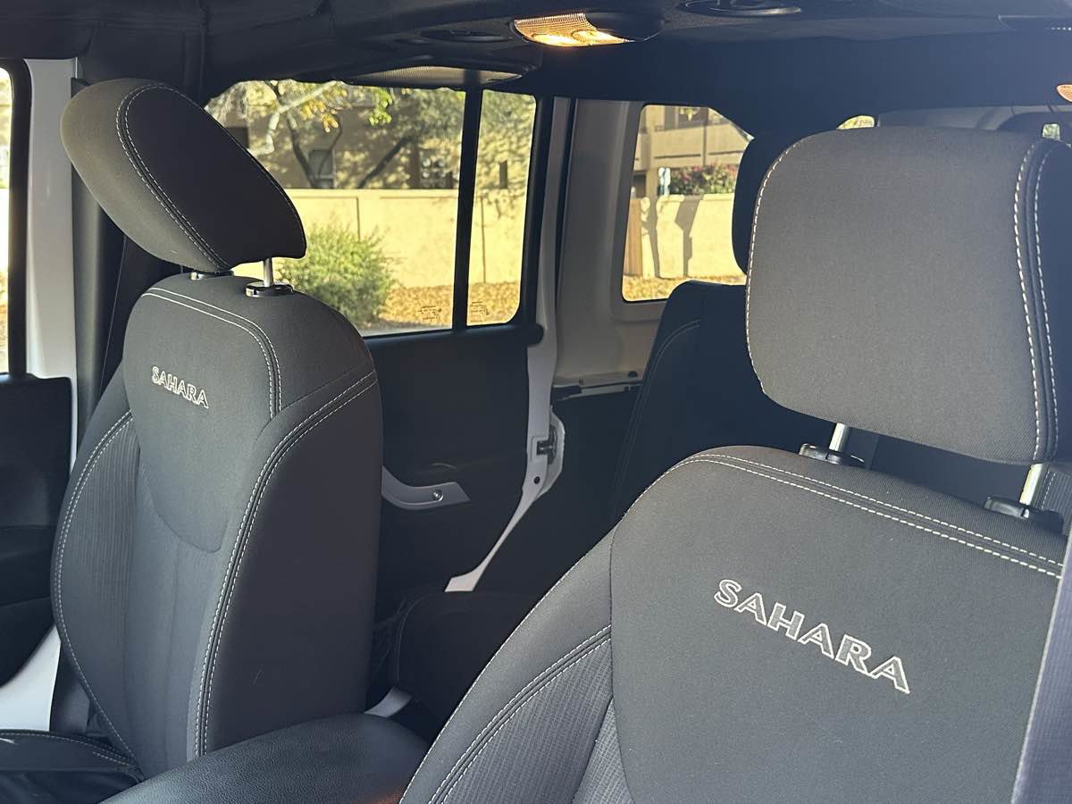 Used 2016 Jeep Wrangler Unlimited Sahara w/ Connectivity Group image 38