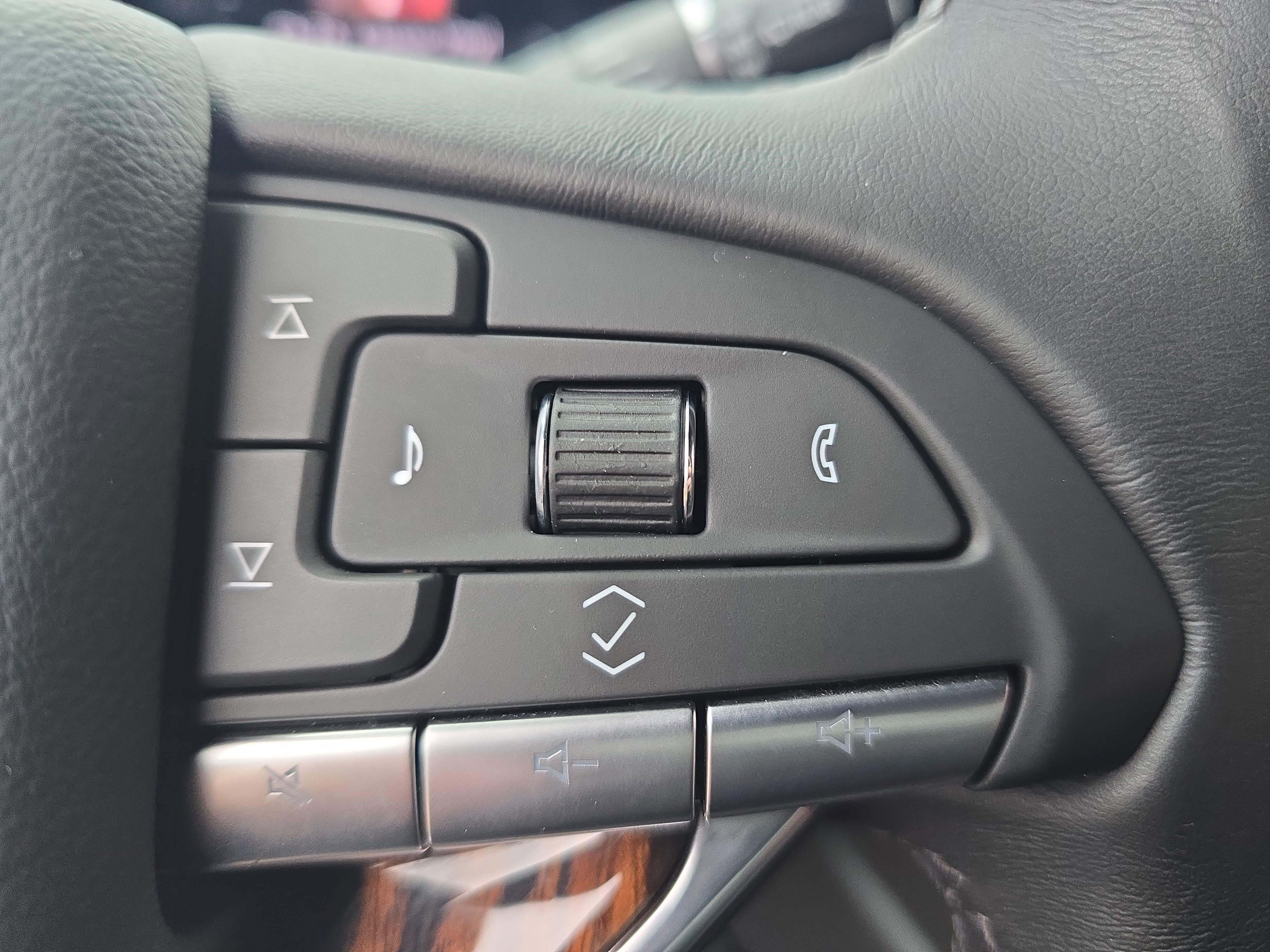 Certified 2023 Cadillac Escalade ESV Premium Luxury w/ LPO, Floor Liner Package AWD/4WD image 19