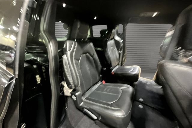 Used 2020 Chrysler Pacifica Touring-L Plus w/ S Appearance Package FWD image 23