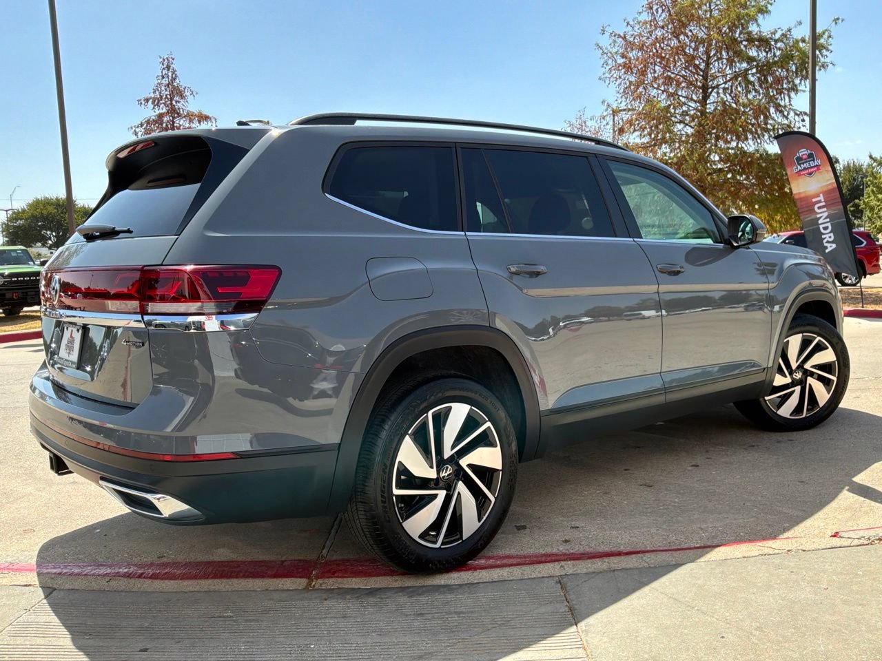 Used 2026 Volkswagen Atlas SE AWD/4WD image 6