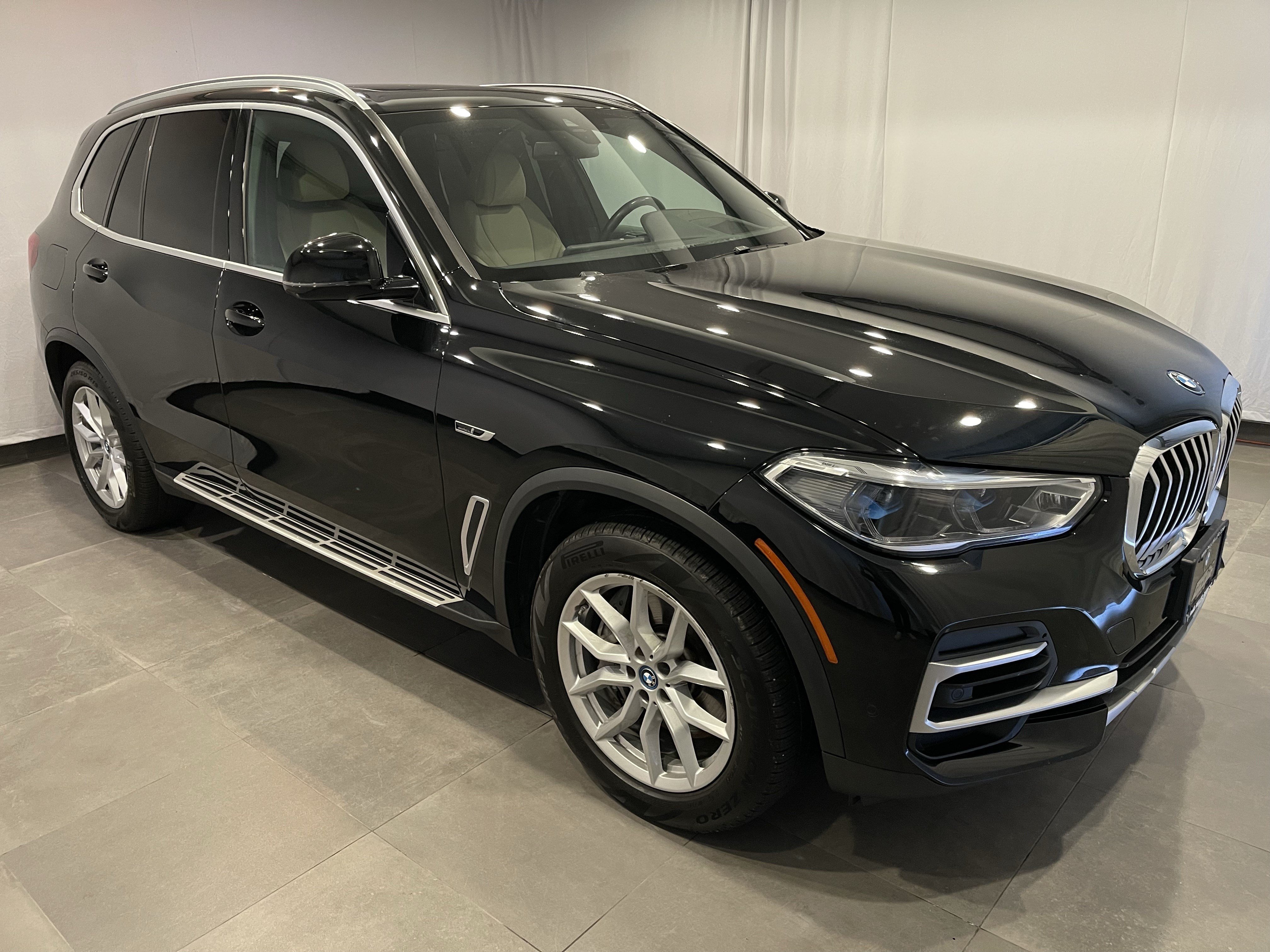 Used 2022 BMW X5 xDrive45e w/ Executive Package AWD/4WD image 3