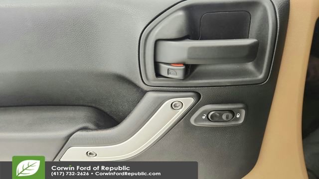 Used 2011 Jeep Wrangler Unlimited Rubicon w/ Dual Top Group image 19