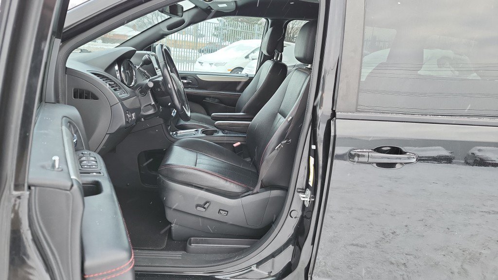 Used 2019 Dodge Grand Caravan GT FWD image 16