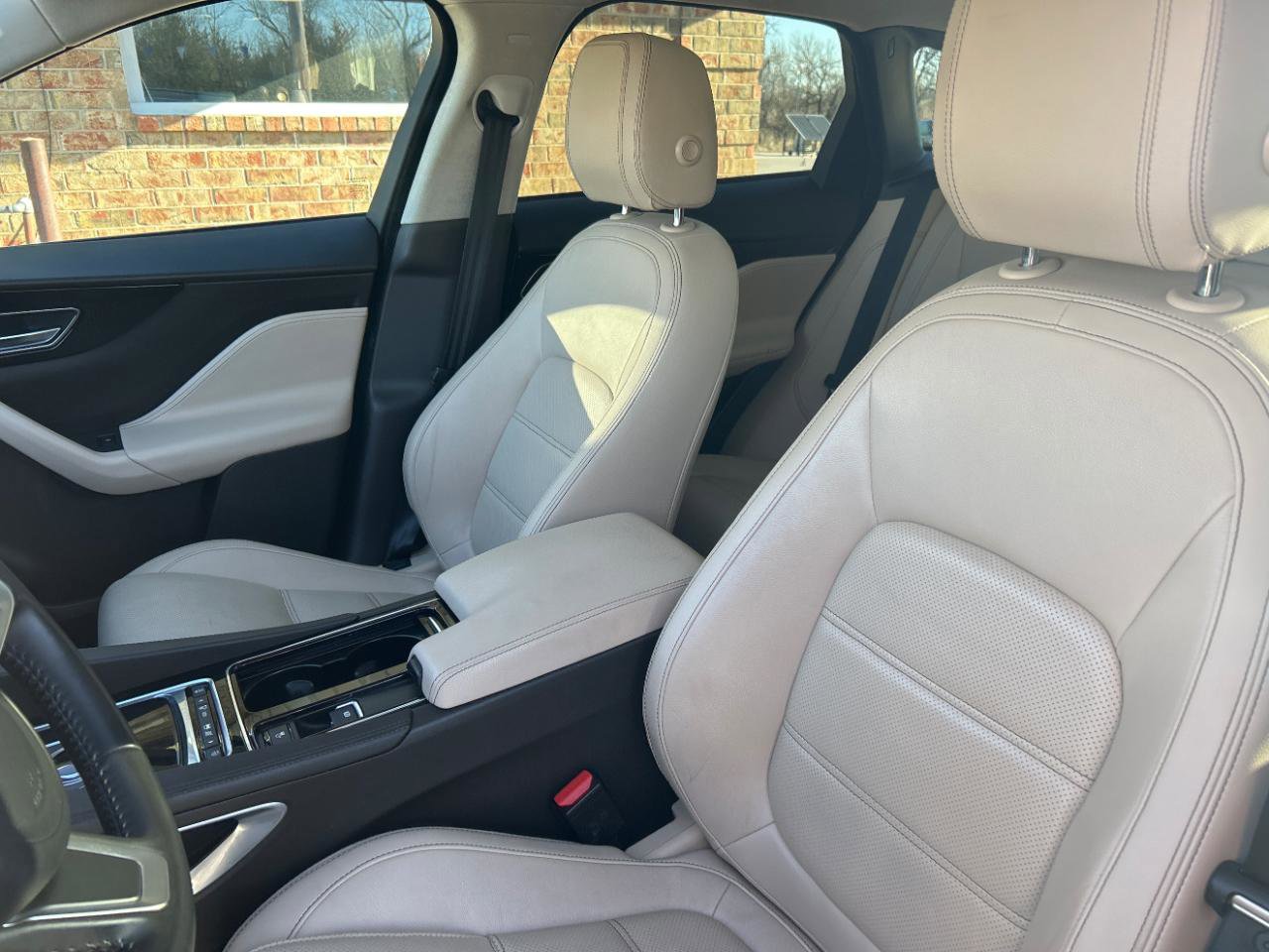 Used 2020 Jaguar F-PACE Prestige image 21