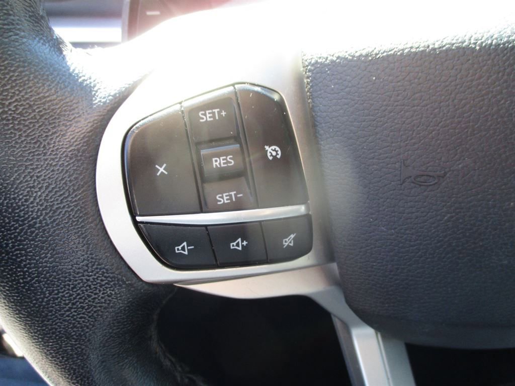 Used 2020 Ford Explorer XLT image 5