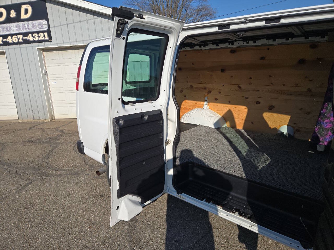 Used 2007 Chevrolet Express 2500 RWD image 24