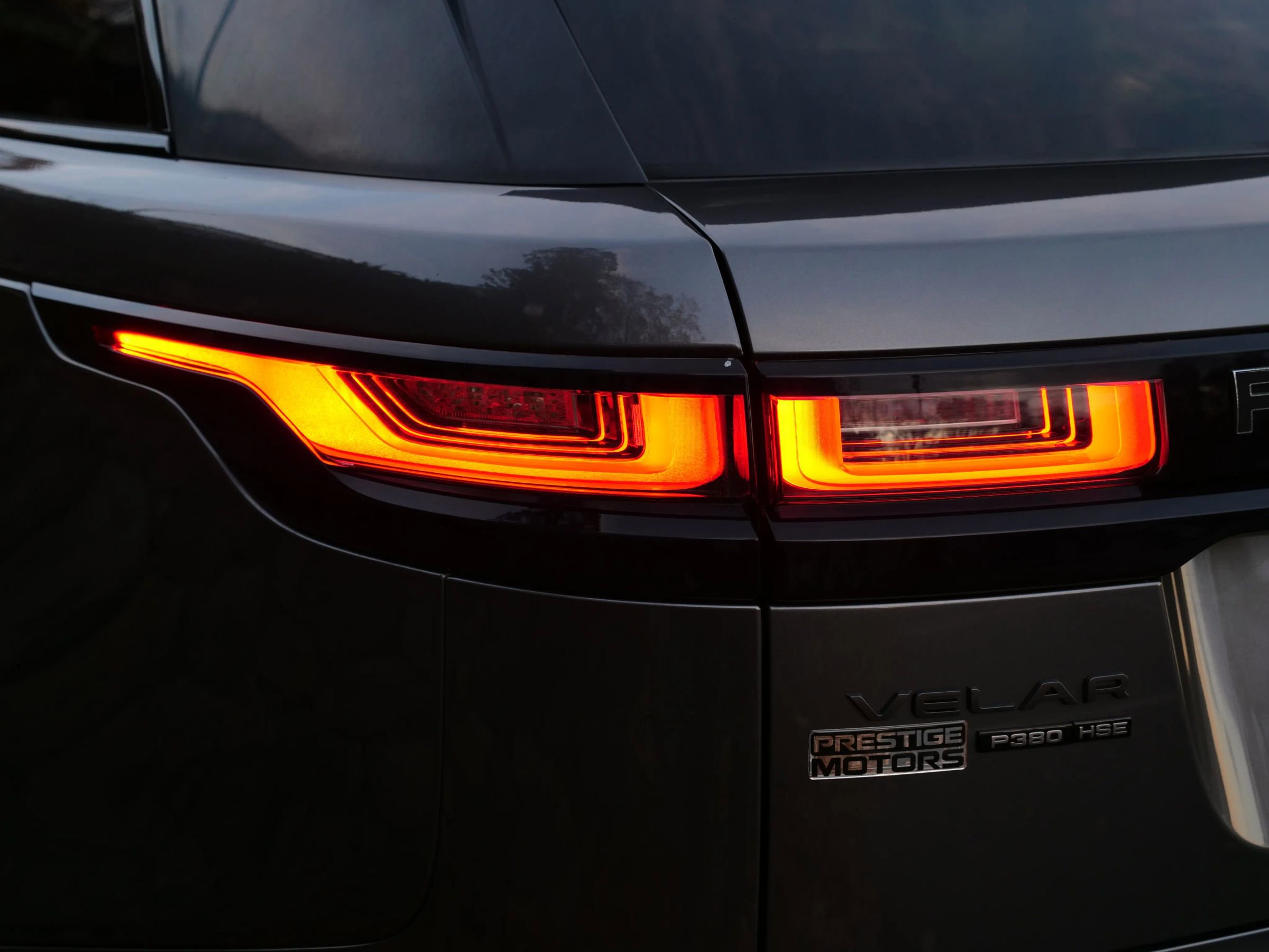 Used 2018 Land Rover Range Rover Velar R-Dynamic HSE image 42