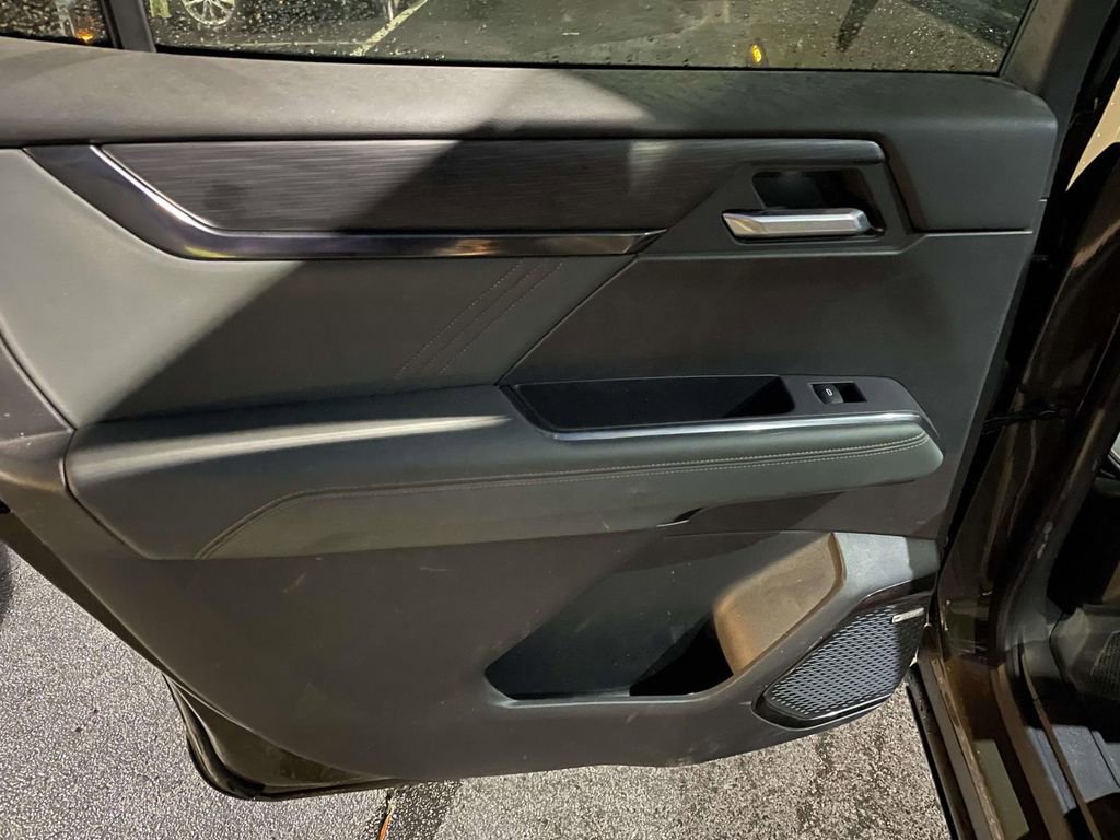 Used 2024 GMC Acadia AT4 w/ Luxury Package image 21