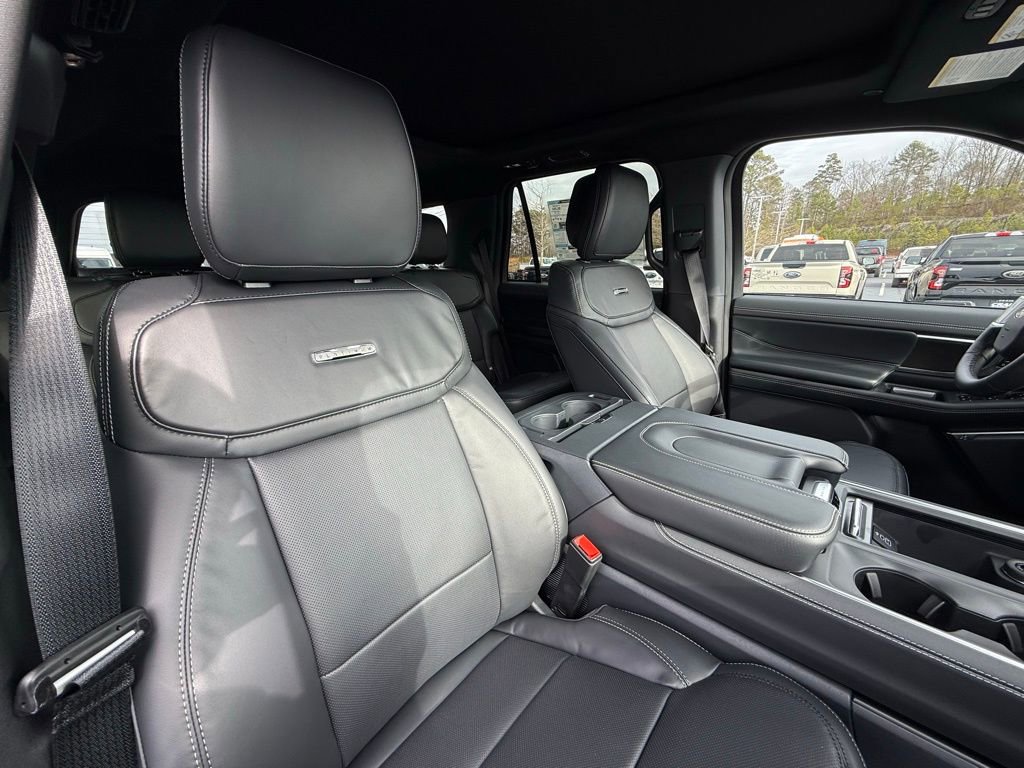 New 2026 Ford Expedition Platinum w/ Stealth Appearance Package image 32