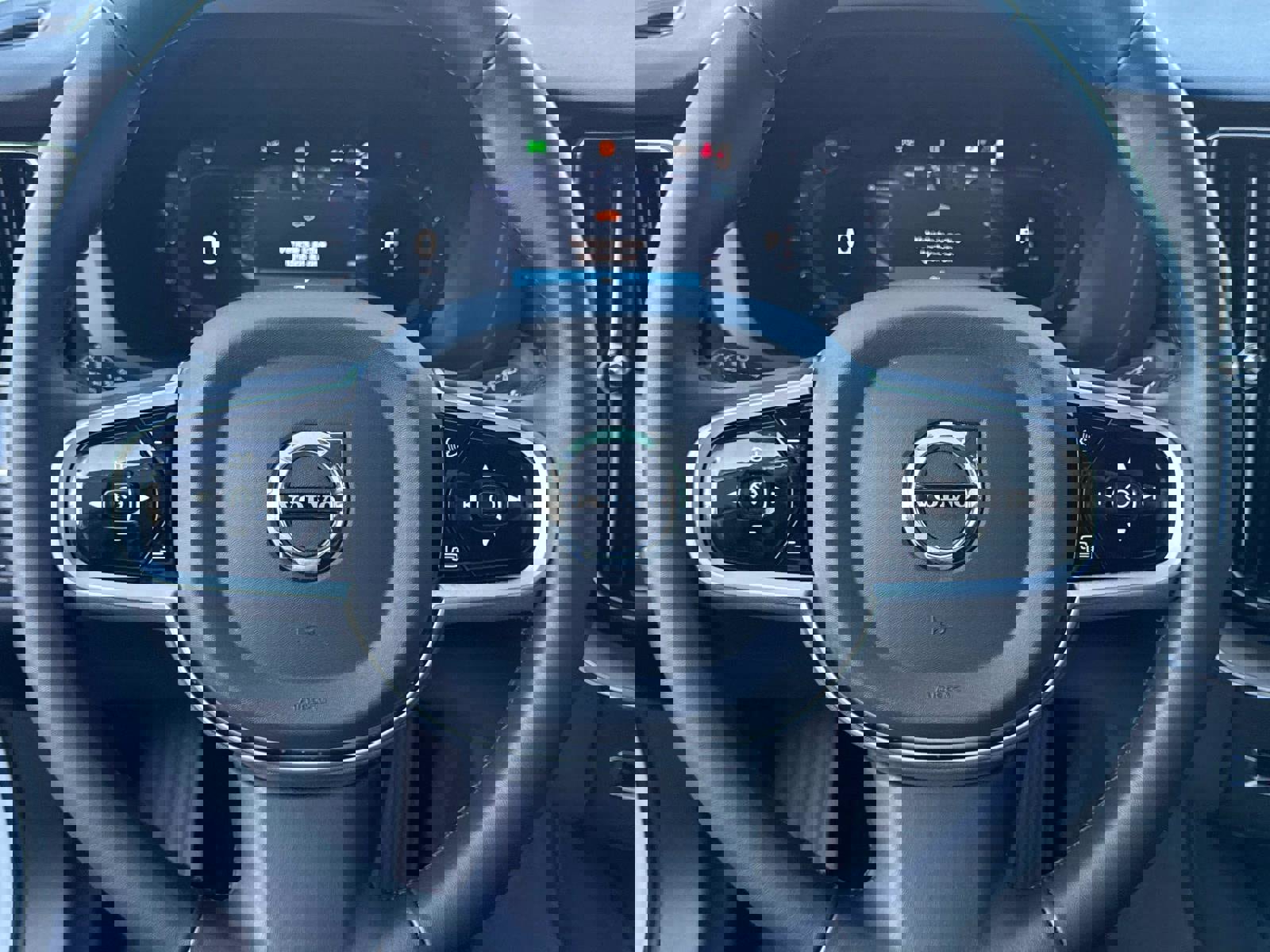 Used 2025 Volvo XC60 B5 Plus image 26