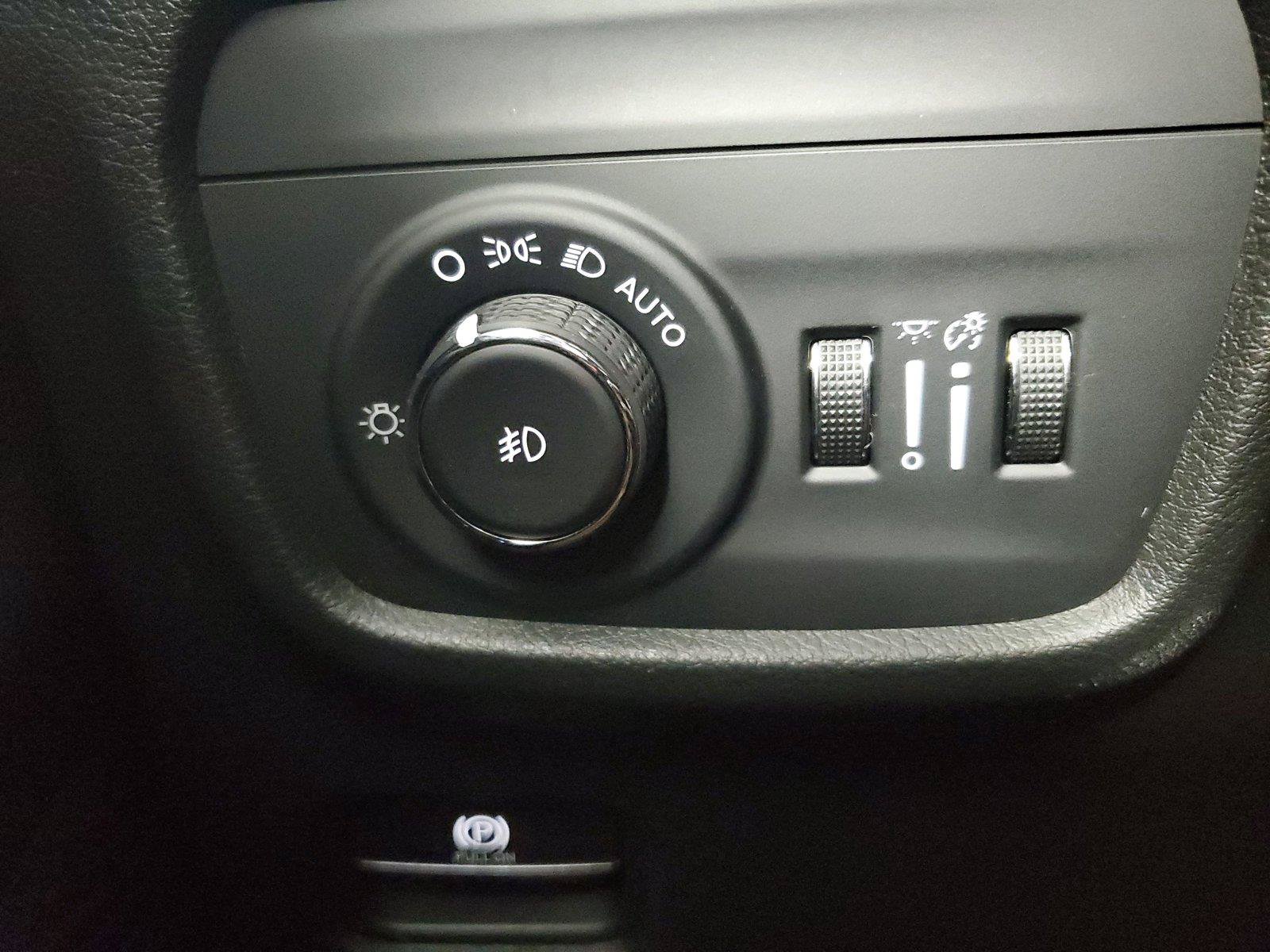 Used 2022 Jeep Grand Cherokee Overland w/ Luxury Tech Group IV AWD/4WD image 35