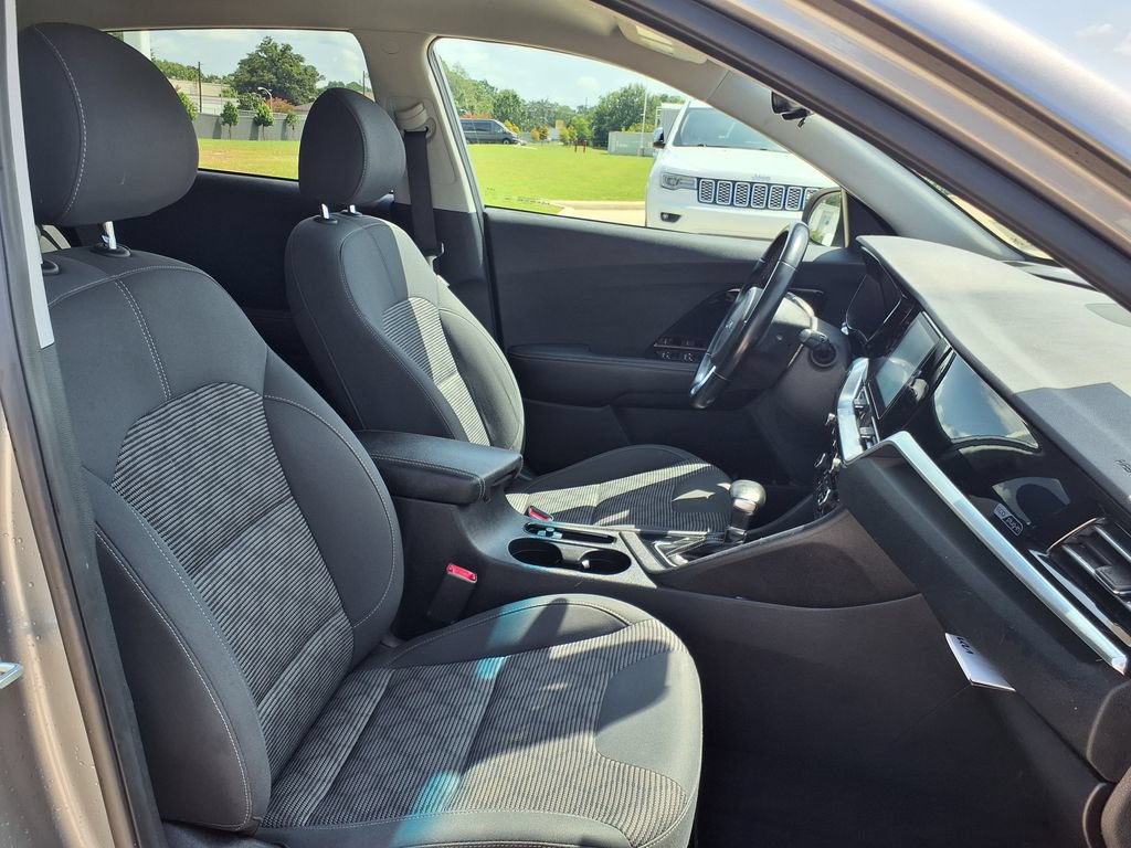 Used 2022 Kia Niro LXS FWD image 23
