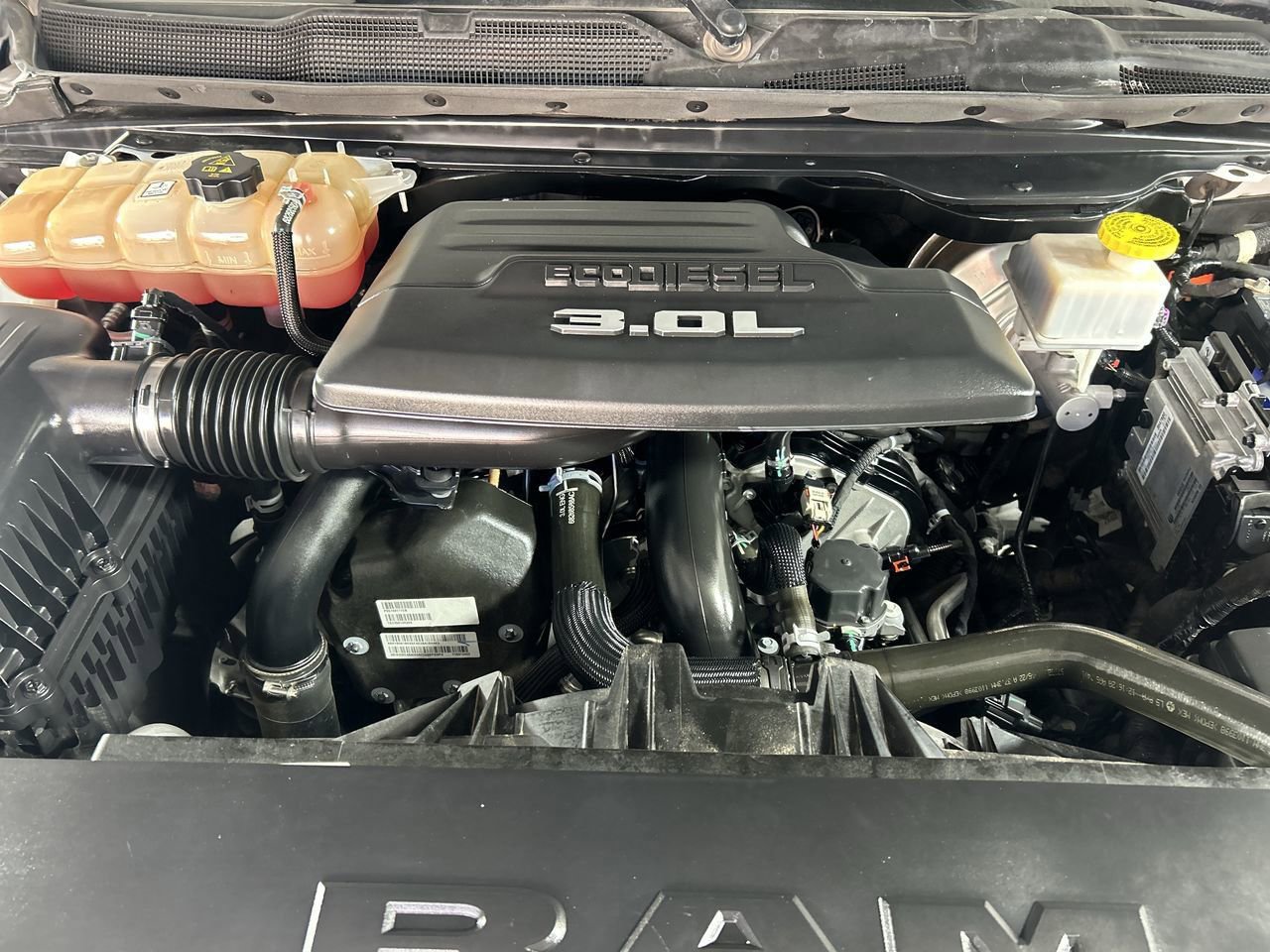 Used 2022 RAM 1500 Laramie w/ Sport Appearance Package image 10