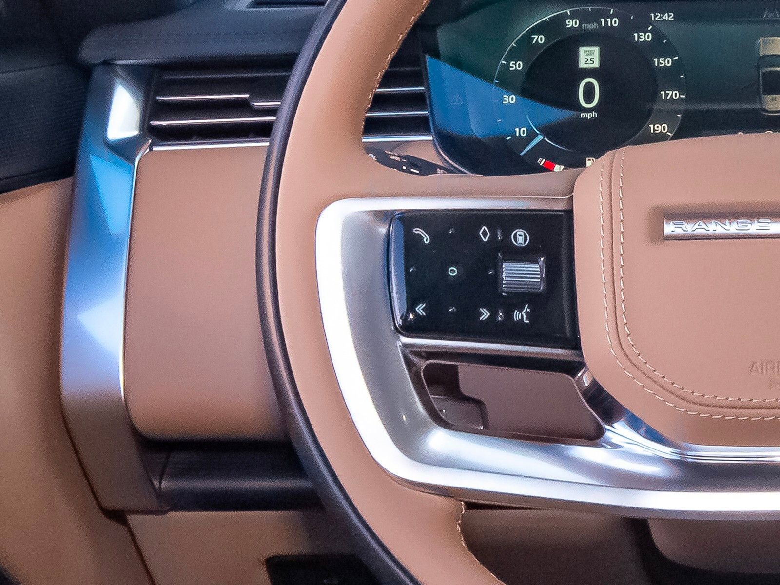 New 2025 Land Rover Range Rover SE image 15