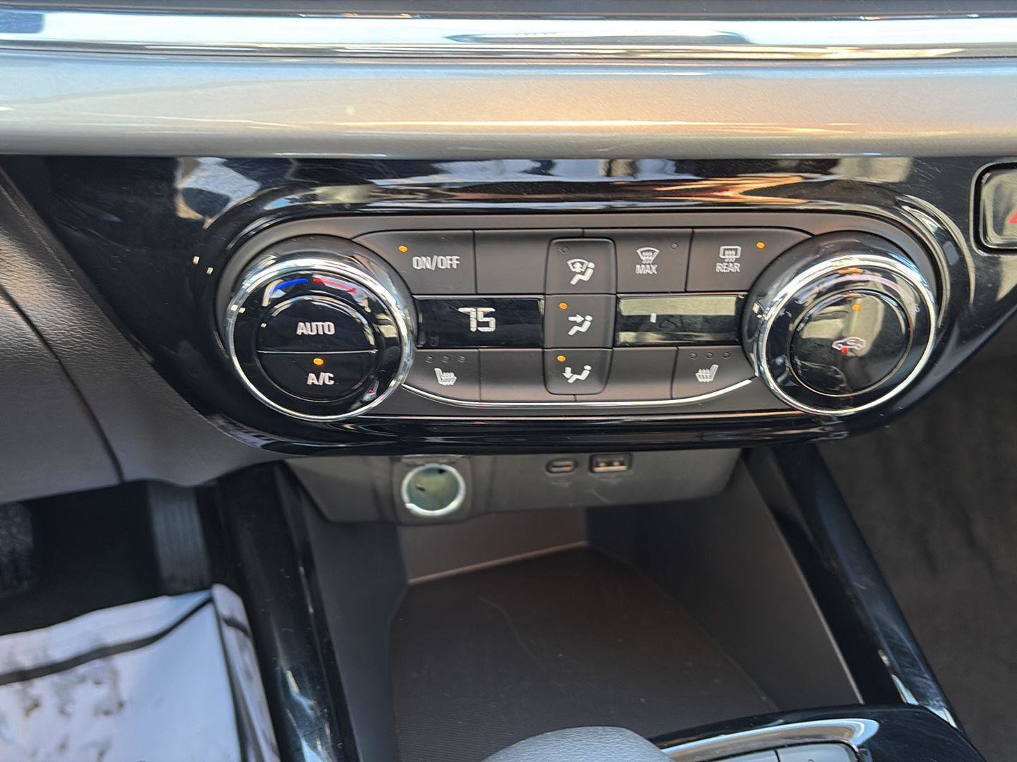 Used 2025 Chevrolet Trax LT w/ LT Convenience Package image 21