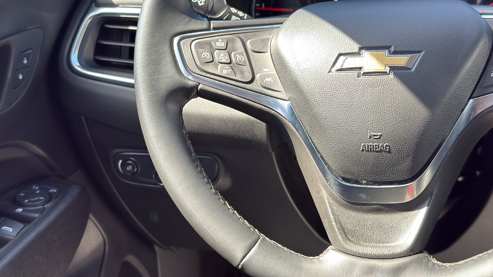 Used 2024 Chevrolet Equinox LT FWD image 16