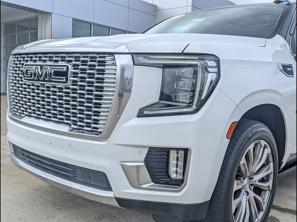 Used 2021 GMC Yukon Denali w/ Denali Premium Package AWD/4WD image 11