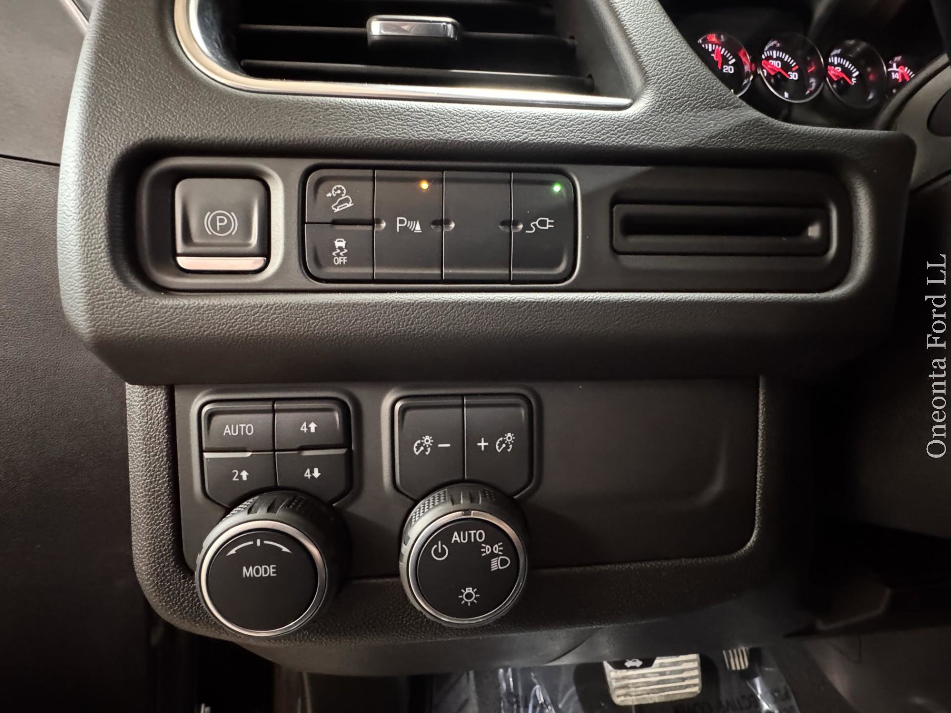 Used 2021 Chevrolet Suburban Z71 AWD/4WD image 24