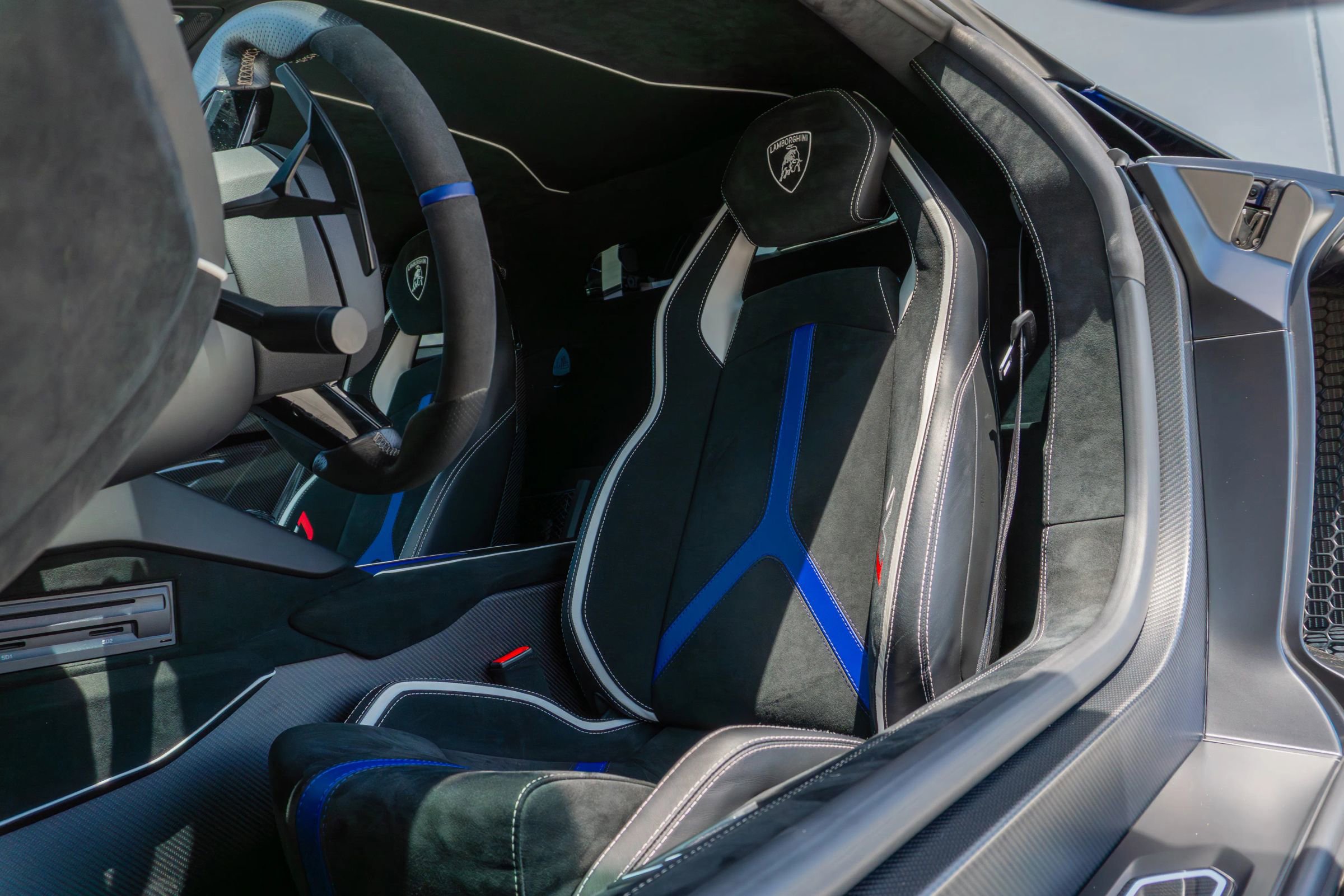 Used 2019 Lamborghini Aventador SVJ AWD/4WD image 12