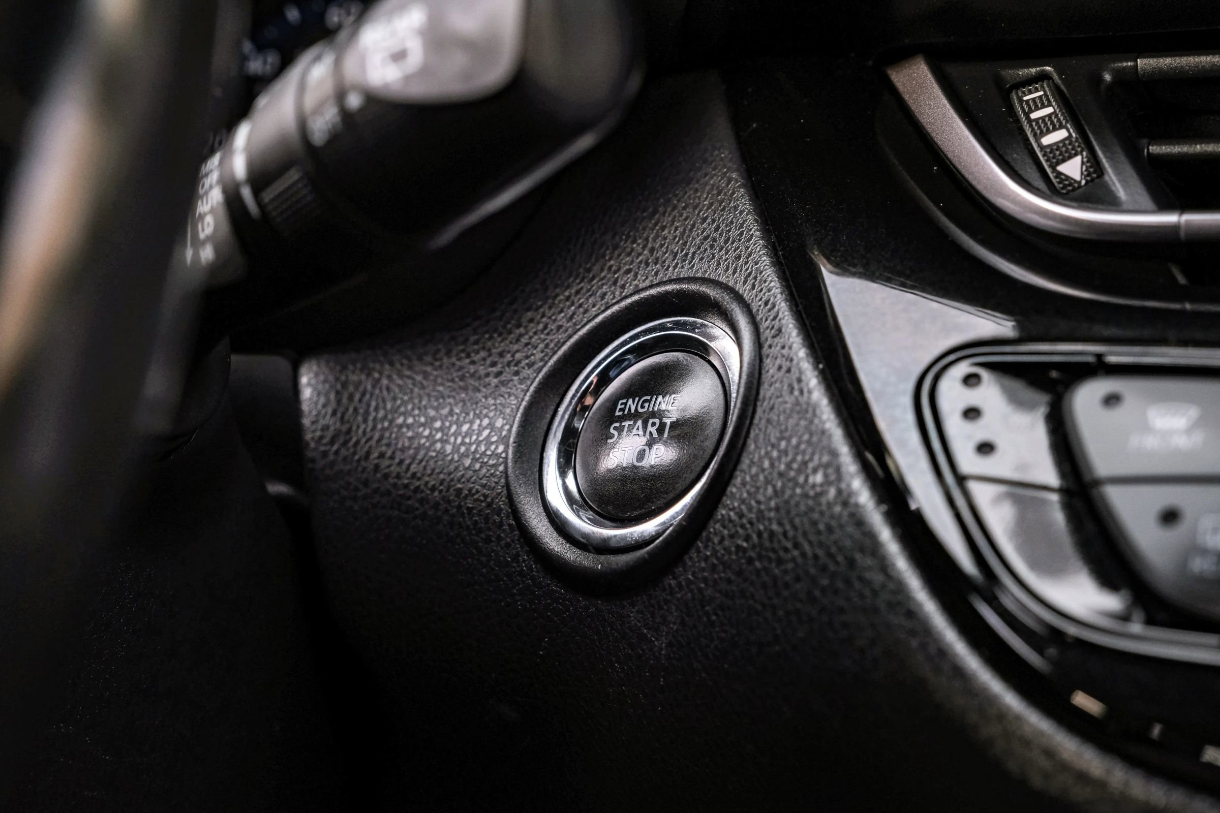 Used 2019 Toyota C-HR Limited image 20