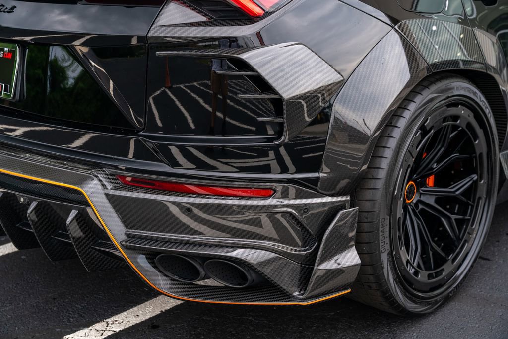 Used 2022 Lamborghini Urus AWD/4WD image 17