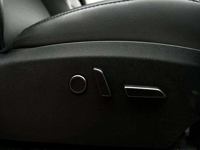 Used 2024 Tesla Model Y Long Range AWD/4WD image 28