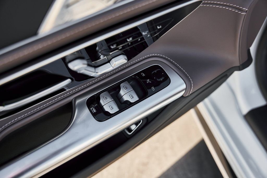 Used 2023 Mercedes-Benz SL 63 AMG 4MATIC image 32