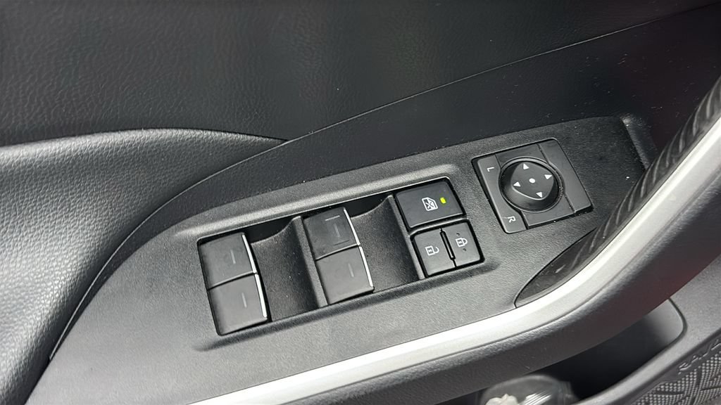 Used 2022 Toyota RAV4 XLE Premium AWD/4WD image 14