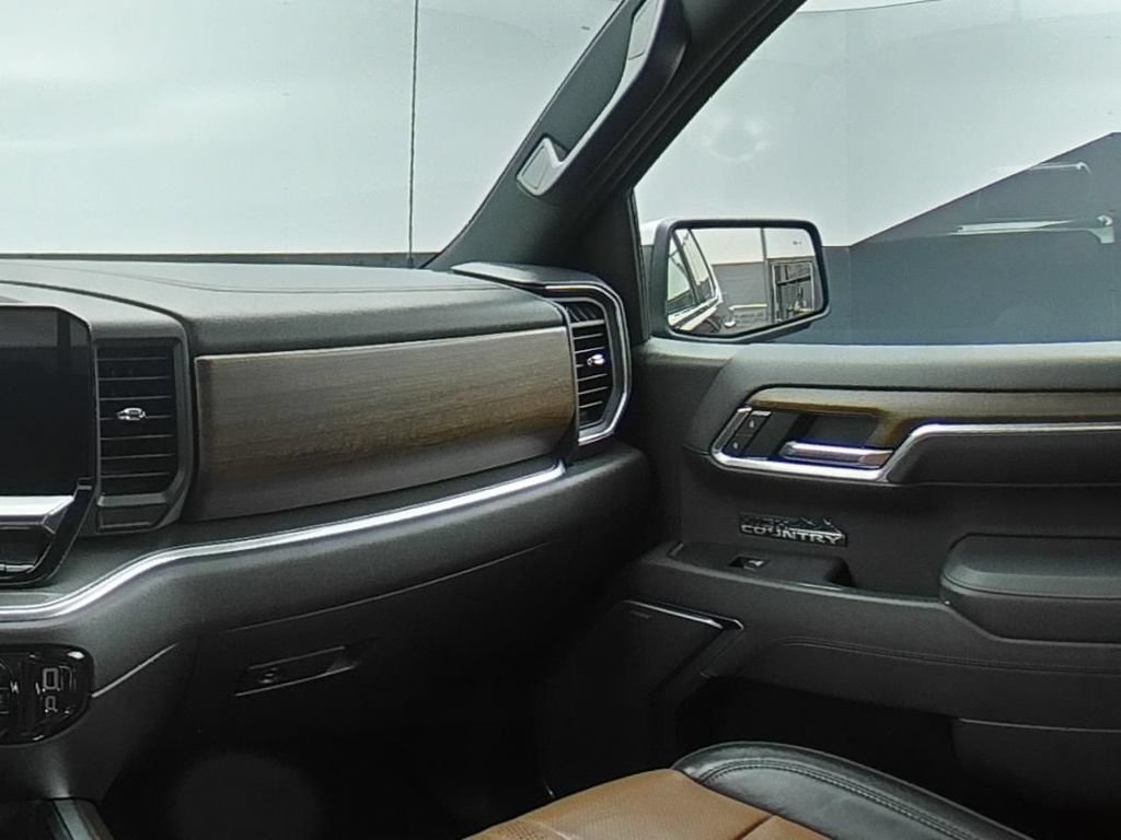 Used 2025 Chevrolet Silverado 1500 High Country AWD/4WD image 37