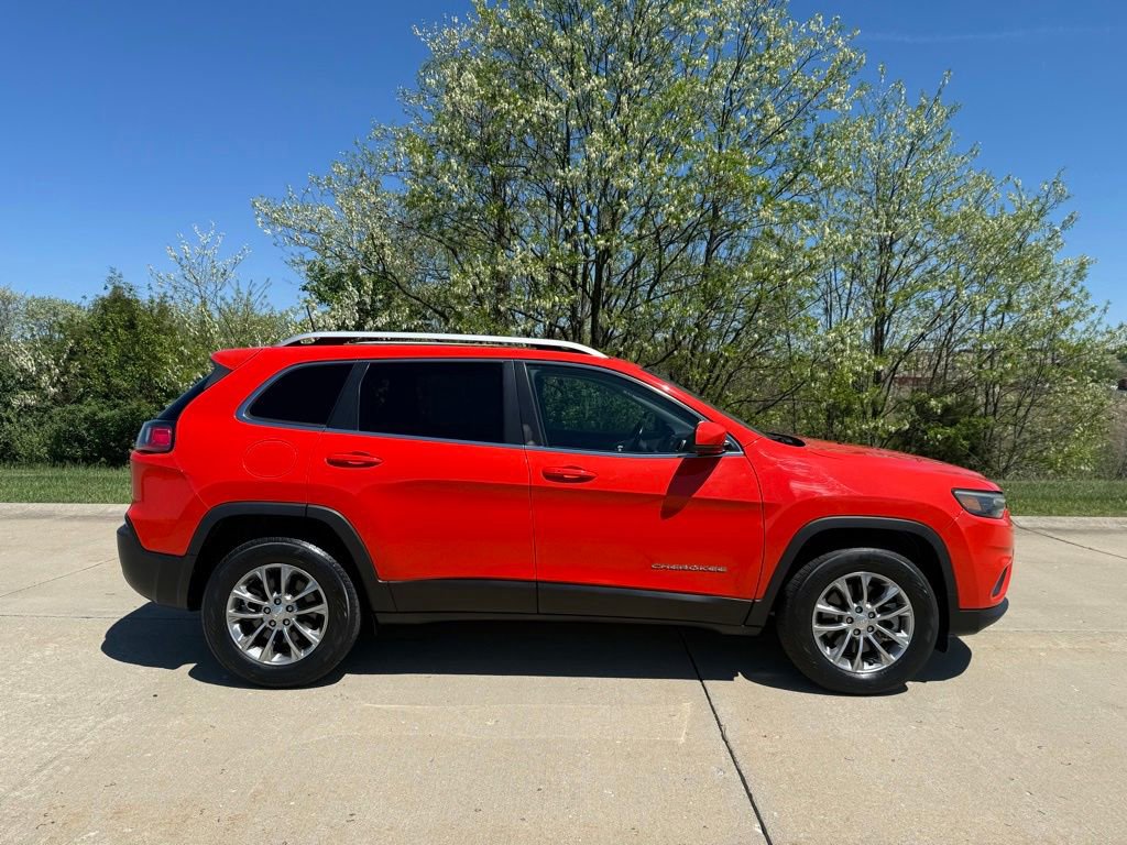 Used 2021 Jeep Cherokee Latitude Plus w/ Sun & Sound Group AWD/4WD image 2