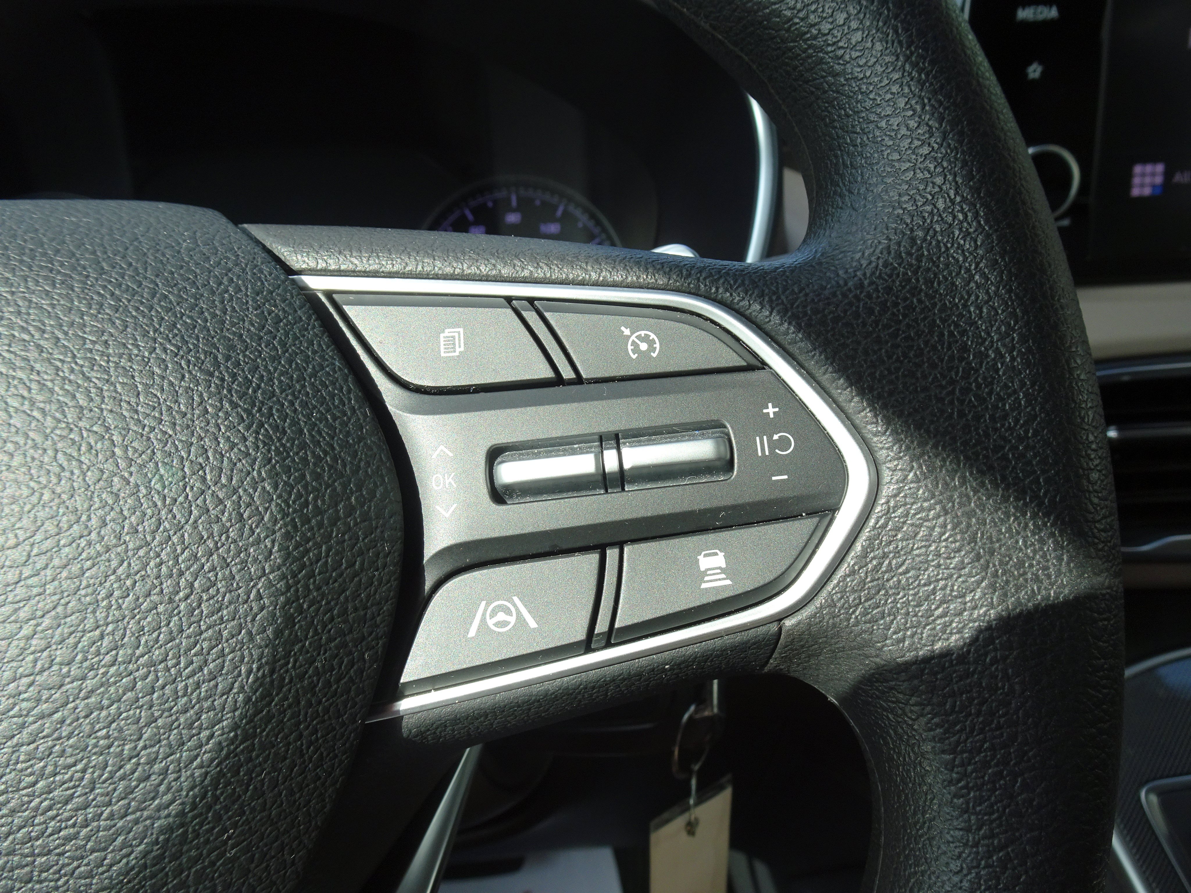 Used 2023 Hyundai Santa Fe SE w/ Cargo Package AWD/4WD image 22