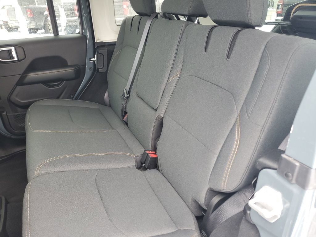 Used 2025 Jeep Wrangler Unlimited Sahara w/ Safety Group image 27