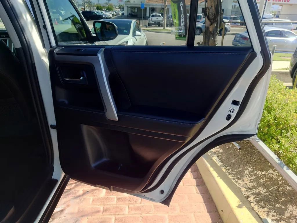 Used 2022 Toyota 4Runner SR5 Premium image 9