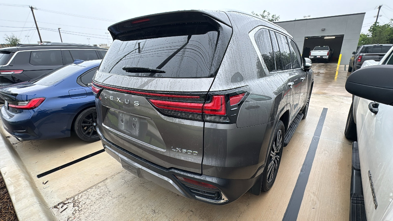 Used 2024 Lexus LX 600 4WD w/ Luxury Package image 4