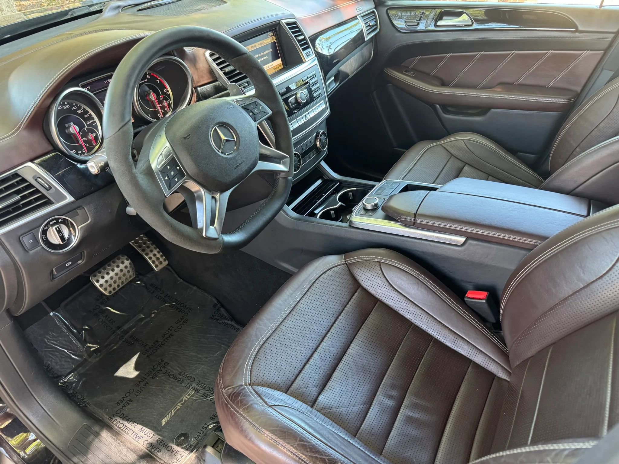 Used 2012 Mercedes-Benz ML 63 AMG 4MATIC w/ AMG Performance Pkg image 11