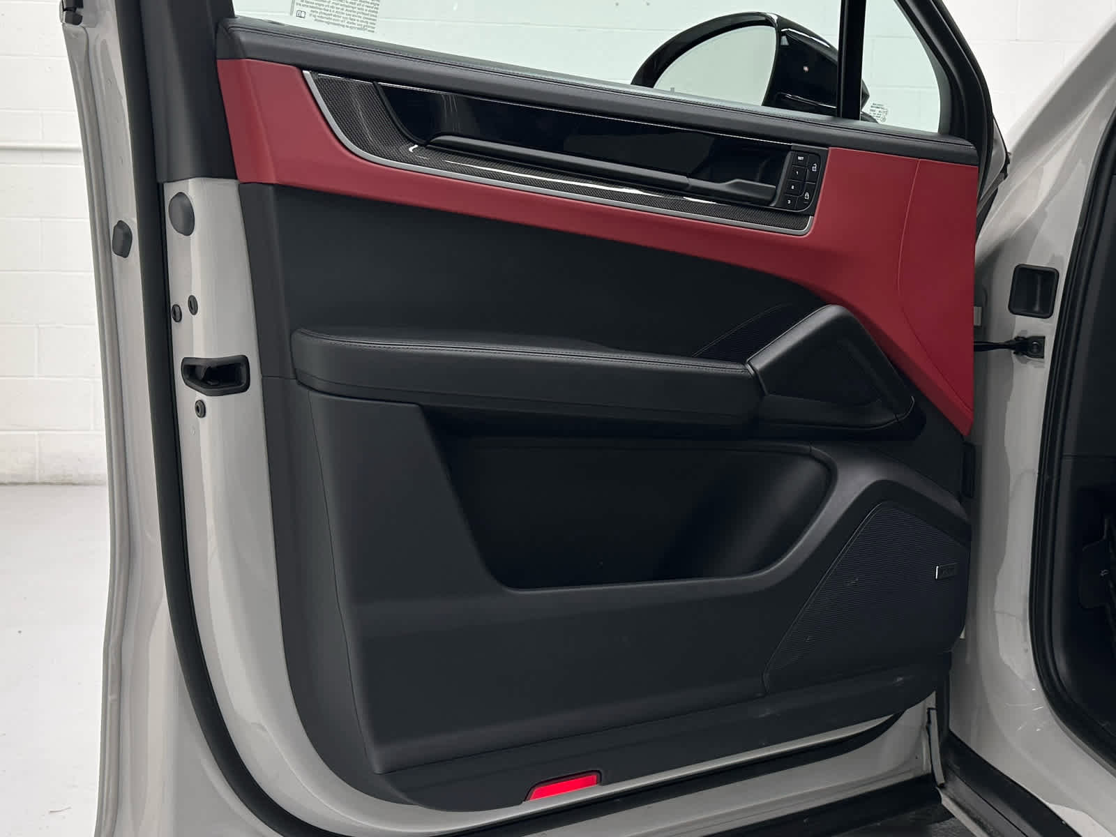 Used 2024 Porsche Cayenne S image 23