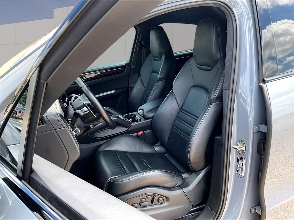 Certified 2023 Porsche Cayenne Turbo GT AWD/4WD image 5