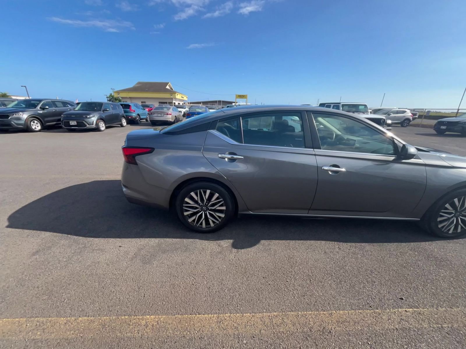Used 2023 Nissan Altima 2.5 SV FWD image 16