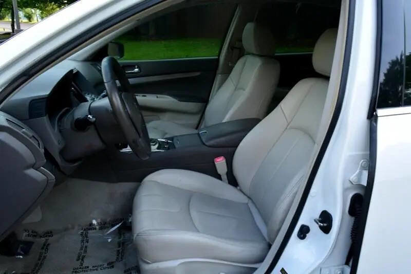 Used 2015 INFINITI Q40 w/ Moonroof Package image 11