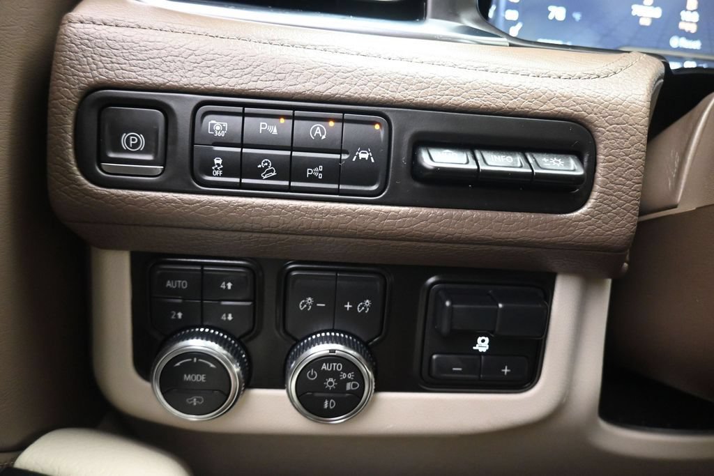 Used 2023 GMC Yukon XL Denali w/ Denali Reserve Package AWD/4WD image 32