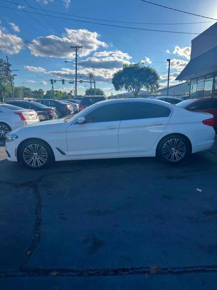 Used 2018 BMW 530i xDrive w/ Premium Package AWD/4WD image 2