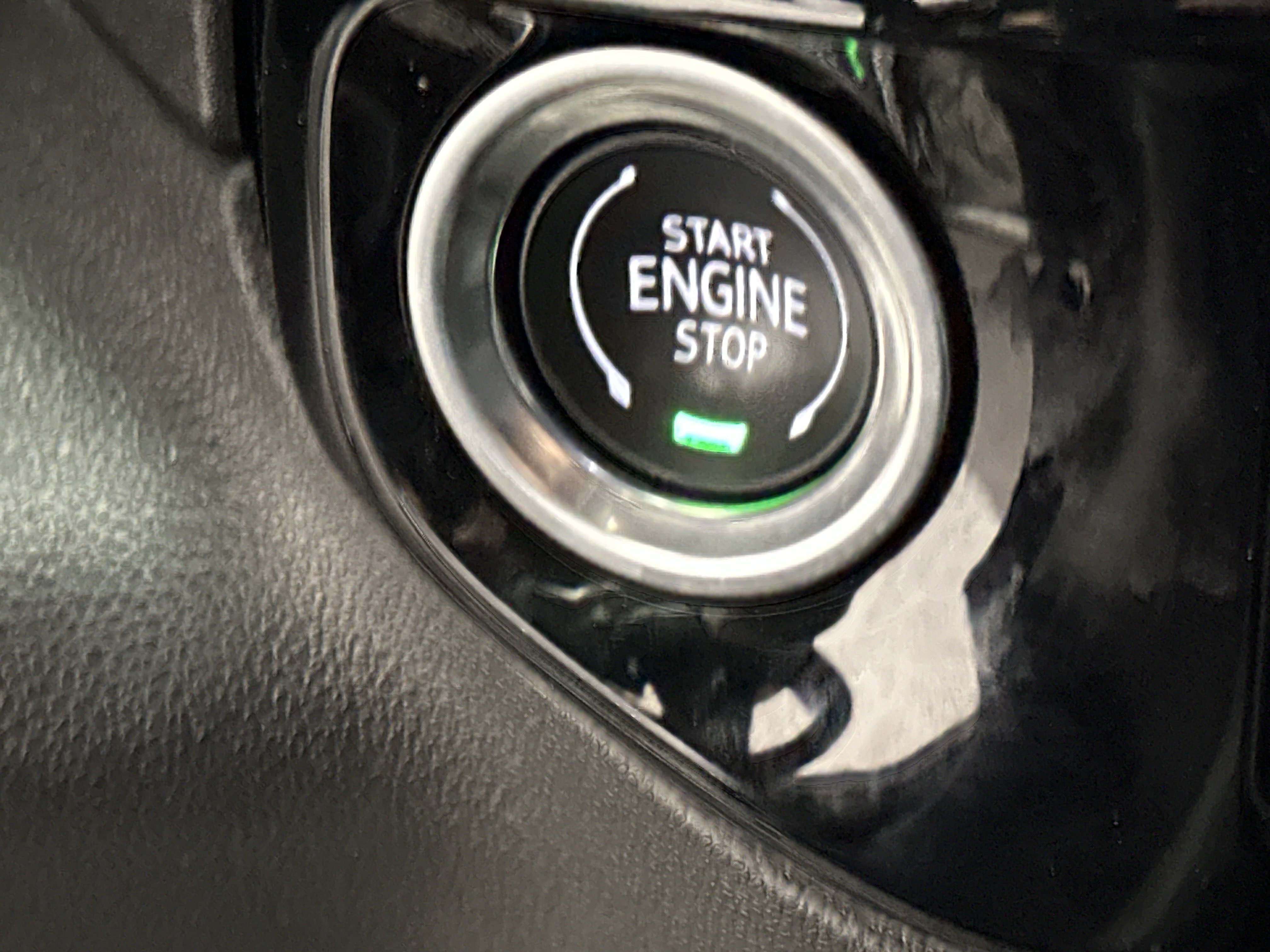 Used 2025 GMC Sierra 1500 SLT image 32