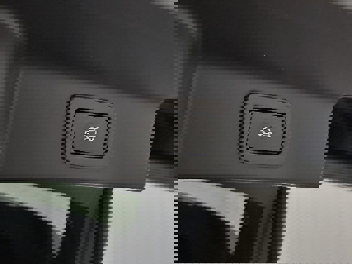 Used 2019 Jaguar F-PACE S image 39