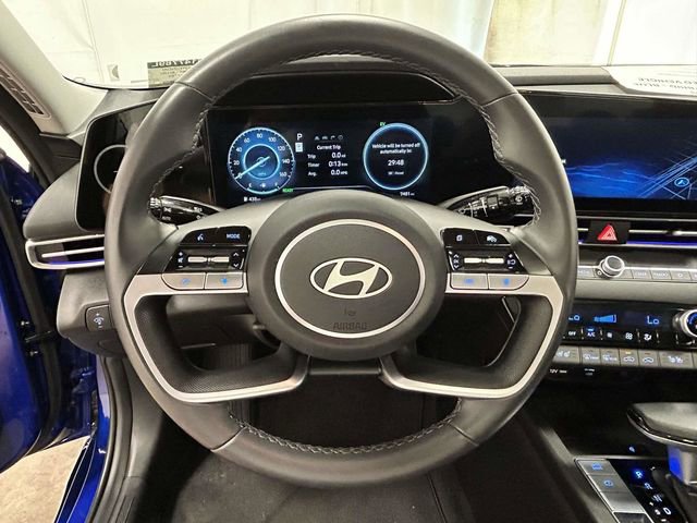 Certified 2025 Hyundai Elantra Limited FWD image 22