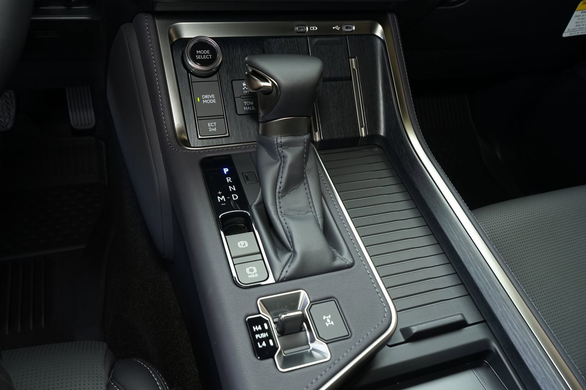 Used 2025 Lexus GX 550 Luxury+ w/ Accessory Package (2T) image 18