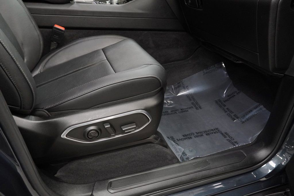 Certified 2022 Jeep Wagoneer Series III w/ Flexible Seating Group image 46