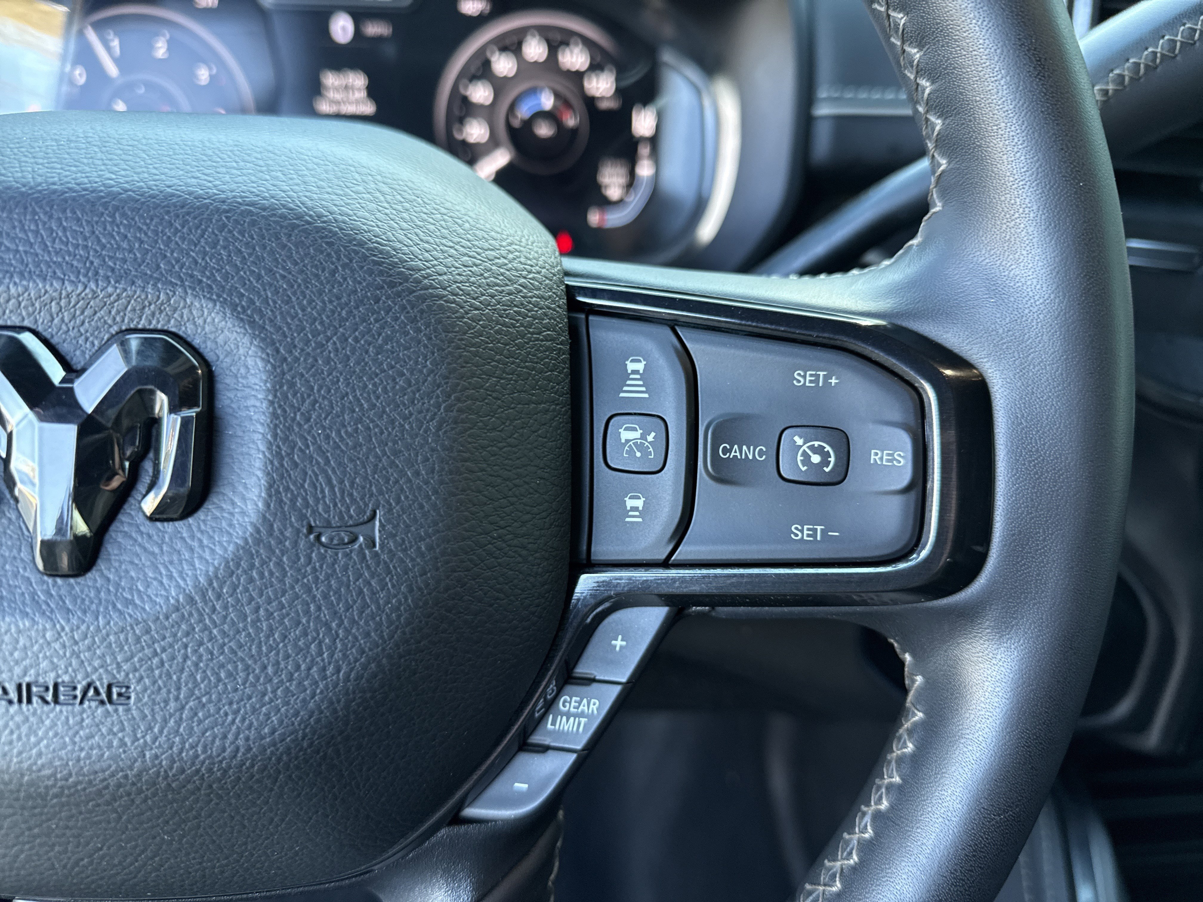 Used 2023 RAM 2500 Limited image 24