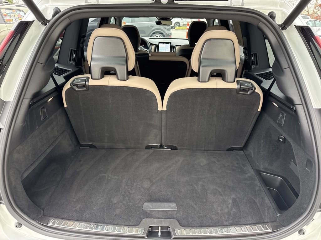 Used 2025 Volvo XC90 B6 Plus image 13